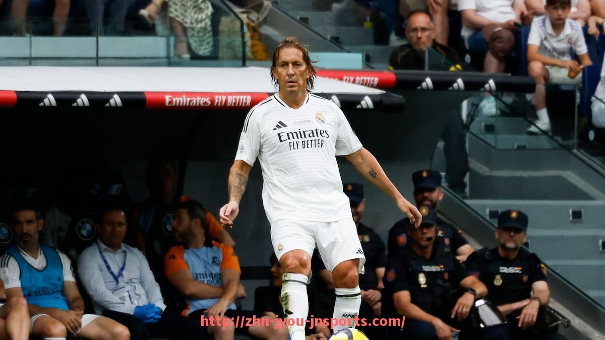 jiuyou九游娱乐-英超联赛球员球衣最高工资与商业价值比较